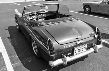 Chicago, Illinois, ABD - 08 Eylül, 2024 - 1961 - 1964 Austin-Healey Sprite Mark II iki koltuk üstü açılabilir, köşe manzaralı. Retro araba. Retro1961 - 1964 Austin-Healey Sprite Mark II arabası. Chicago 'dan Austin Healey