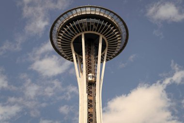 Seattle, Washington, ABD - 26 Temmuz 2024: Seattle tarihi. Uzay iğnesi gözlem kulesi. Modern Seattle mimari simgesi. Uzay iğnesinin mimarisi. Kule mimarisi simgesi.