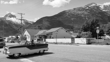Skagway, Alaska, ABD - 07 Temmuz 2019: Nash Metropolitan 'ın üstü açık arabası. Nash Metropolitan caddesi, yan manzara. Nash Metropolitan 1959 üstü açılabilir, kopyalama alanı.