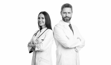 Beyaz önlüklü profesyonel doktor ve tıp kadını. İlaç ve sağlık sigortası. Hastanedeki doktor. Tıp alanında iki doktor. Steteskobu olan doktor beyaza izole edilmiş. İlköğretim doktoru.