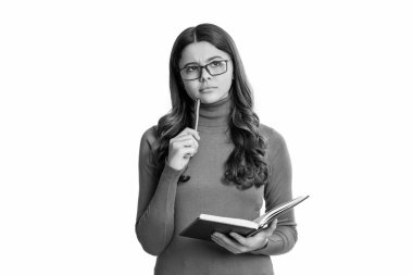 Düşünüp not alıyorum. Ödev yapan liseli bir kız. Günlüğe yazıyorum. Ajandada not alıyorum. Dişli liseli. Okul notlarında yazan genç bir kız. Derin düşünceler.