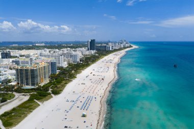 Miami sahil şeridinin hava manzarası. Miami Sahili 'nde gökdelenler ve gökdelenler