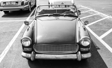 Chicago, Illinois, ABD - 08 Eylül, 2024 - 1961 - 1964 Austin-Healey Sprite Mark II iki koltuk üstü açılabilir, köşe manzaralı. Retro araba. Retro1961 - 1964 Austin-Healey Sprite Mark II arabası. Chicago 'dan Austin Healey