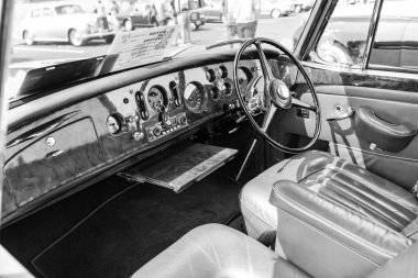 Chicago, Illinois, ABD - 08 Eylül 2024: Bentley S2 Continental retro araç, köşe görüş. Retro araba. Klasik Bentley S2 Continental araba. Chicago 'da Bentley S2 Continental