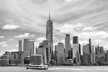 Jersey 'den New York. Manhattan güzel silueti, New York, Birleşik Devletler. Manhattan 'ın ortasındaki New York şehrinin gökyüzü manzarası. ABD, New York, New York, Manhattan. New York gökdelenleri