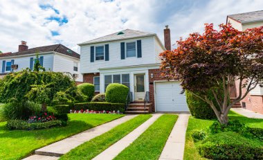 Mahallede mülk. Konut mülk evi. Konut mimarisi. Banliyö mahallesi. Banliyö ev mimarisi. Özel ev. Mahalle mimarisi. Konut piyasası.