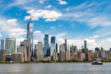 New York, Birleşik Devletler. Manhattan 'ın ortasındaki New York şehrinin silüeti. ABD, New York, New York, Manhattan. Aşağı Manhattan silueti. New Jersey 'den New York. Manhattan şehir merkezi. Amerikan finans merkezi