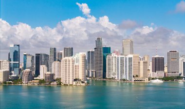 Miami şehir merkezindeki Brickell ufuk çizgisinin hava görüntüsü. Miami 'deki gökdelenler. Brickell finans bölgesinin manzarası. Brickell Miami 'de
