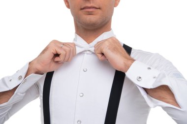 Smokinli balo dansçısı. Dans eden vals smokini. Klasik dansçı dansı. Rekabetçi dans. Dans eden adam beyazda izole edilmiş. Balo dansçısı vals yapıyor. Dans eden adam, dans eden adam, kırpılmış manzara.