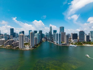 Miami finans bölgesinin manzara manzarası. Brickell, Miami 'de. İkonik binaları olan Miami şehir manzarası. Miami şehir manzarası