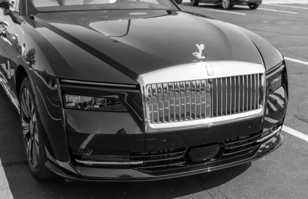 Chicago, Illinois, ABD - 08 Eylül 2024 Rolls Royce Spectre elektrikli süper coupe arabası, ecstasy ruhu. Elektrikli araba. Rolls Royce Spectre elektrikli araba. Chicago 'dan Rolls Royce Spectre