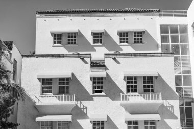 Art deco. Mimari bölge Art Deco. Miami sahilinin modern parlak binası. Okyanus yolculuğu. Ocean Drive Florida 'daki Miami Plajı. Art Deco mimarisi. Mimari bina.