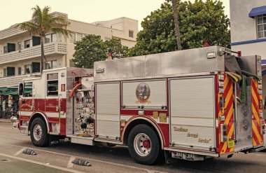 Miami, Florida, ABD - 16 Aralık 2024: büyük itfaiye aracı. İtfaiye aracı, görüş açısı. Pierce Özel İtfaiye Aracı. İtfaiye aracı. Miami 'de itfaiye..