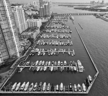 Özel rıhtım. Lüks yatı olan Güney Point Miami marinası. Yaz tatili. Lüks Güney Sahili marinası. Lüks bir yat. Miami güney sahili manzaralı. Yat kulübü. Marina Miami, Florida 'da.