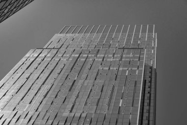 Cam gökdelen. Şehir mimarisi. Ofis binasının mimarisi. Gökdelen mimarisi. İş gökdeleni binası. Mimari inşaat sektörü. Zarif cam ofis..