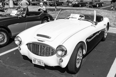 Chicago, Illinois, ABD - 08 Eylül 2024, 1960 Austin Healey 3000 iki koltuklu, üstü açılabilir eski araba, köşe manzaralı. Retro araba. Retro Austin Healey 1960 Austin Healey 3000. Chicago 'dan Austin Healey