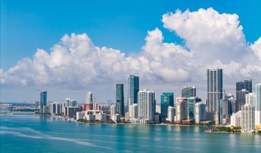 Miami şehir merkezindeki Brickell ufuk çizgisinin hava görüntüsü. Brickell finans bölgesinin manzarası. Brickell Miami 'de