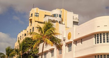 Miami sahilinin modern binası. Okyanus yolculuğu. Ocean Drive 'daki Miami South Beach. Art Deco mimarisi. Mimari bina. Lüks oteller. Art deco mimari bölgesi. Art Deco.