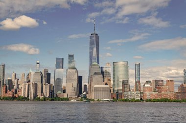 New York, Birleşik Devletler. Manhattan 'ın ortasındaki New York şehrinin silüeti. ABD, New York, New York, Manhattan. Aşağı Manhattan silueti. New Jersey 'den New York. Manhattan şehir merkezi. Amerikan finans merkezi