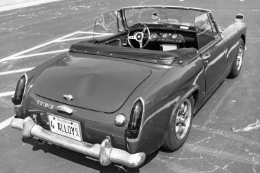 Chicago, Illinois, ABD - 08 Eylül, 2024 - 1961 - 1964 Austin-Healey Sprite Mark II iki koltuk üstü açılabilir, köşe manzaralı. Retro araba. Retro1961 - 1964 Austin-Healey Sprite Mark II arabası. Chicago 'dan Austin Healey