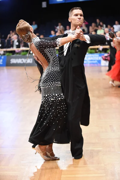 Ballroom dance par dans på tävlingen — Stockfoto