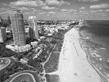 Skyline panorama. Deniz sahili. Miami Güney Sahili hava manzarası. Miami marinası, Florida 'daki Skyline hava sahası. Miami 'nin güney sahili. Güney Sahili, ABD 'de liman manzarası. Güney noktası.