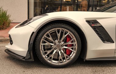 Miami, Florida, ABD - 19 Kasım 2024 Chevrolet Corvette, yan görüş. 2016 Chevrolet Corvette ZO6 Chevy spor araba. Chevrolet Corvette 'in spor arabası. Chevy Corvette ZO6 'nın arabası..