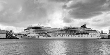 Miami, Florida, ABD - 4 Kasım 2024 Norveçli Cruise şirketi. Gemi turu ve deniz seyahati. NCLH gemisi. Norveç Jade yolcu gemisi yolculuğu. Yaz tatilinde gezmek.