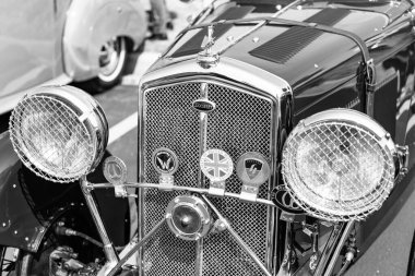 Chicago, Illinois, ABD - 08 Eylül 2024: Wolseley Hornet Roadster iki koltuklu spor üstü açık spor araba, köşe manzaralı. Retro spor araba yeşil renk. Üstü açık Wolseley Hornet arabası. Chicago 'da Wolseley Hornet