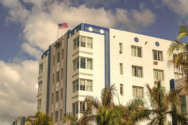 Art Deco. Miami sahilinin lüks binası. Okyanus yolculuğu. Ocean Drive 'daki Miami South Beach. Art Deco mimarisi. Mimari bina. Tarih Bölgesi. Art deco mimari bölgesi.
