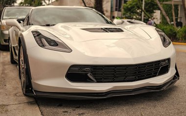 Miami, Florida, ABD - 19 Kasım 2024 Chevrolet Corvette, ön manzara. 2016 Chevrolet Corvette ZO6 Chevy spor araba. Chevrolet Corvette 'in spor arabası. Chevy Corvette ZO6 'nın arabası..