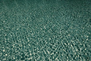 Mavi okyanus dalgalı su dokusu yansıması. Yaz havuzunda dalgalı su. Deniz yüzeyi arka planı. Tatil beldesi su altyapısı. Deniz sahili. Okyanus kıyısında yaz tatili. Okyanus derinlikleri.