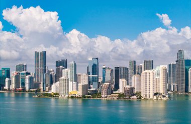Miami şehir merkezindeki Brickell ufuk çizgisinin hava görüntüsü. Miami 'deki gökdelenler. Miamis 'in finans bölgesinin manzarası. Brickell, Miami 'de. Şehir manzaralı Miami Şehir Manzarası