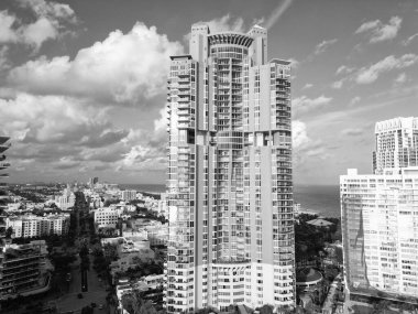 Güney Sahili, ABD 'deki mimari manzarası. Skyline panorama. Miami Güney Sahili hava manzarası. Florida, Miami gökdeleninde gökyüzü. Miami 'nin güney sahili..