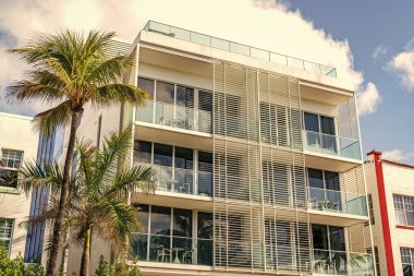 Ocean Drive 'daki Miami South Beach. Art Deco mimarisi. Mimari bina. Art deco mimari bölgesi. Art Deco. Miami sahilinin modern binası. Ünlü cadde. Okyanus yolculuğu.