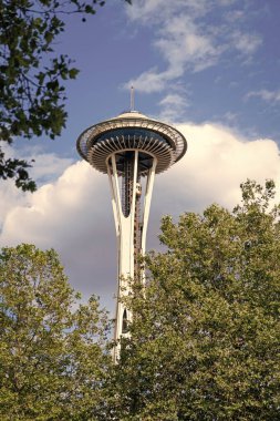Seattle, Washington, ABD - 26 Temmuz 2024: Seattle tarihi. Uzay iğnesi gözlem kulesi. Modern Seattle mimari simgesi. Uzay iğnesinin mimarisi. Kule mimarisi simgesi.