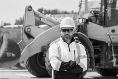 Denetmen mühendis. İnşaat alanında çalışan bir işçi. İnşaat müdürü. İnşaatçı adam. Kasklı bir işçi. İnşaatta sanayi işçisi. İnşaat mühendisi inşaat alanında. İnşaat mühendisliği.