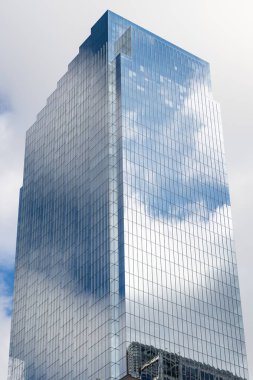 Mimarlık. İş binası. Cam bina. İş şehri. Şehir mimarisi. Modern cam bina. Yansıtıcı cam mimarisi. İşletme bölgesinde mimarlık. Şirket Merkezi.