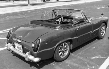 Chicago, Illinois, ABD - 08 Eylül, 2024 - 1961 - 1964 Austin-Healey Sprite Mark II iki koltuk üstü açılabilir, köşe manzaralı. Retro araba. Retro1961 - 1964 Austin-Healey Sprite Mark II arabası. Chicago 'dan Austin Healey