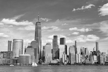 Jersey 'den New York. Manhattan güzel silueti, New York, Birleşik Devletler. Manhattan 'ın ortasındaki New York şehrinin gökyüzü manzarası. ABD, New York, New York, Manhattan. New York gökdelenleri