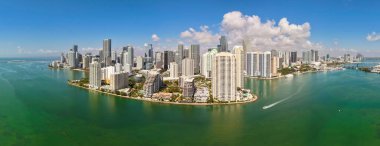Brickell 'ların gökyüzü manzarası. Brickell Miami 'nin panoramik şehir manzarası. Brickell 'in gökdelenleri. Brickell finans bölgesinin manzarası. Brickell, Miami Sahili.