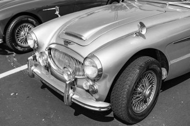 Chicago, Illinois, ABD - 08 Eylül 2024: Austin Healey 3000 MKIII iki koltuklu, üstü açılabilir eski araba, köşe manzaralı. Retro araba. Retro Austin Healey 3000 MKIII mavi araba. Chicago 'dan Austin Healey