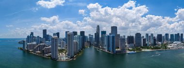 Miami 'nin gökyüzü manzarası. Brickell Miami 'nin Panorama şehri. Brickell 'in panoramik üst görüntüsü. Miami finans bölgesinin panoraması. Miami Plajı 'ndaki Brickell Panorama Havalimanı