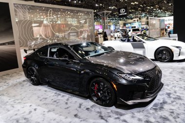 New York City, ABD - 27 Mart 2024: Auto Show 2024. Lexus RC F Parça Sürümü. Lexus RC F lüks araba. Lexus RC F iki kapılı coupe araba. Lexus RC F Parça Sürümü Spor İzi, yan görünüm.