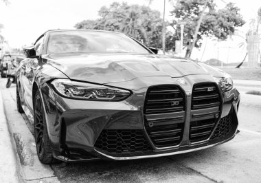 Miami, Florida, ABD - 07 Aralık 2024: BMW M3 spor arabası. BMW M3 aracının lüks arabası. BMW M3 mavi colo 'nun arabası dışarıda park edilmiş. BMW M3 aracı, köşe görünümü.
