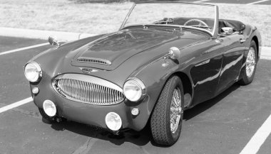 Chicago, Illinois, ABD - 08 Eylül 2024: 1962 Austin Healey 3000 iki koltuklu, üstü açılabilir eski araba, köşe manzaralı. Retro araba. Retro Austin Healey 3000 araba. Chicago 'dan Austin Healey