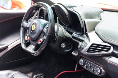 Miami, Florida, ABD - 27 Temmuz 2025 Araba Ferrari 458 açık hava. Üstü açılır kırmızı araba, en iyi manzara. 2015 Ferrari 458 Speciale Aperta 2015 üstü açık araba. Üstü açık araba Ferrari 458 Speciale Aperta.