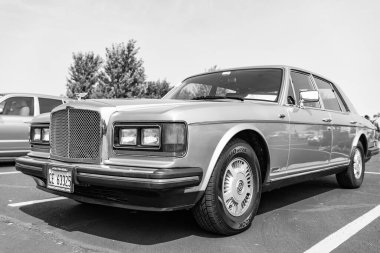 Chicago, Illinois, ABD - 08 Eylül 2024: Bentley 8 klasik araç, arka görüş. Klasik bir araba. Klasik Bentley 8 arabası. Chicago 'da Bentley Sekiz