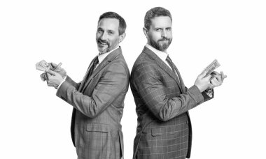 Yatırım ve kâr. Nakit parayı tutan işadamları beyazları izole ediyor. Nakit para. İş adamları maaşlarını nakit alırlar. Başarılı iş adamları. İş başarısı. Milyoner zihniyeti.