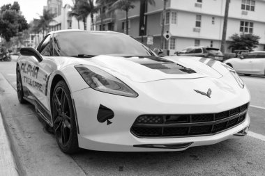 Miami, Florida, ABD - 12 Aralık 2024 Chevrolet Corvette C7 Chevy spor arabası. Chevrolet Corvette C7 tipi lüks bir spor araba. Chevrolet Corvette 'in arabası dışarıda park edilmiş. Chevrolet Corvette, köşe manzaralı..